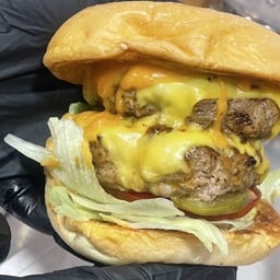 เบอร์เกอร์ชีสเนื้อดับเบิ้ล โฮมเมด