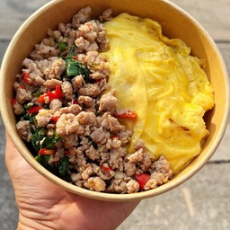 กระเพราหมูสับ+ไข่ข้น