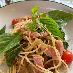 สปาเก็ตตี้แหนมใบโหระพา