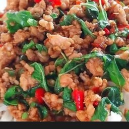 ข้าวกระเพราเนื้อ