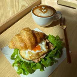 Sunny Croissant (Delivery)