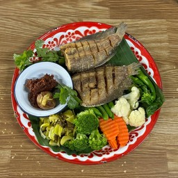 ปลาสลิดทอด+น้ำพริกตาแดง