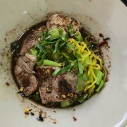 ก๋วยเตี๋ยวเรือหมู หมูสด ลูกชิ้น ตับ