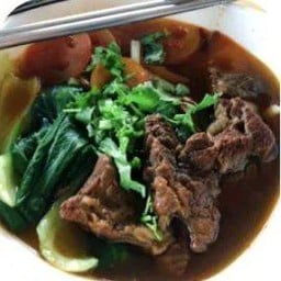 ก๋วยเตี๋ยวเนื้อตุ๋น 红燒牛腩麵 Red-braised beefnoodles soup