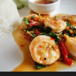 ข้าวกระเพรากุ้ง