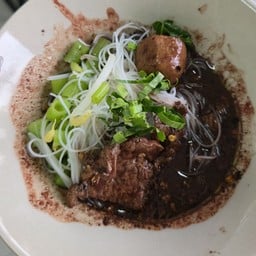 ก๋วยเตี๋ยวเรือเนื้อ เนื้อสด เปื่อย ลูกชิ้น ตับ