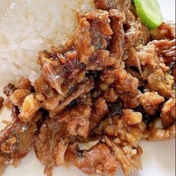 ข้าวเนื้อกระเทียม