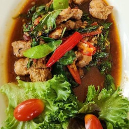 สันคอหมูย่างซอสกะเพรา