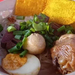 ก๋วยเตี๋ยวไก่ บ้านไก่ตุ๋นตะวันแดง ตะวันแดง