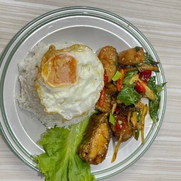 ปลากะพงทอดผัดฉ่าราดข้าว