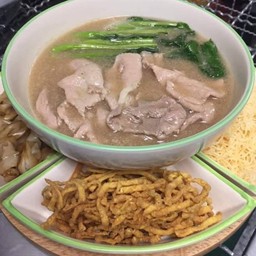 ราดหน้าหมูเส้นสี่สหาย