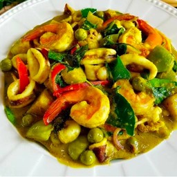 ข้าวทะเลผัดแห้งเขียวหวาน