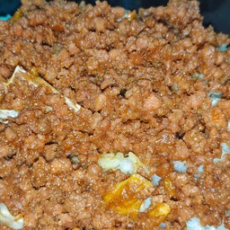 เนื้อผัดซีอิ๊วหวานเค็ม(ราดข้าวจ้า)