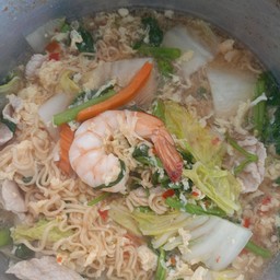 สุกี้น้ำเส้นมาม่า