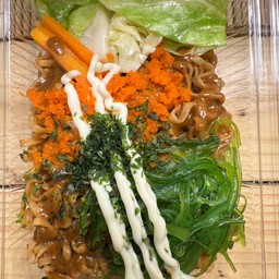 ยากิโซบะ ไข่กุ้ง+ยำสาหร่าย