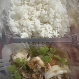 ข้าวราดกุ้งกระเทียม