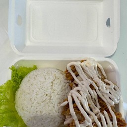 ข้าวไก่ทอดซอสหัวหอมชีส