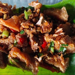 หมูกรอบคั่วพริกเกลือ