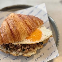 CS Ka Prao Moo Kai Dao