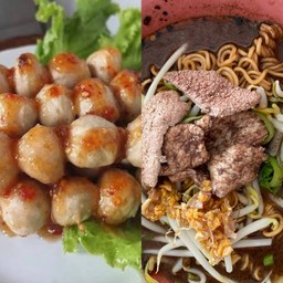 [เซตสุดฮิต] เตี๋ยวเรือน้ำตก-เส้นหมี่ + ลูกชิ้นทิพย์ 5 ไม้