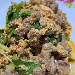 ผัดผงกะหรี่ราดข้าว