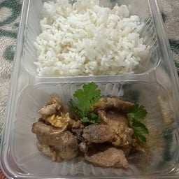ข้าวราดหมูกระเทียม