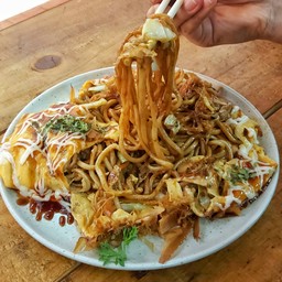 244 ยากิโซบะห่อไข่