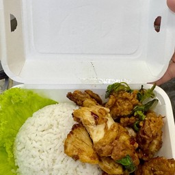 ข้าวกะเพราไก่ทอด