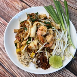 ผัดไทกุ้งสด