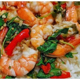 ข้าวกะเพรากุ้ง