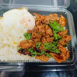 ข้าว+กระเพราหมูชิ้น+ไข่ดาว