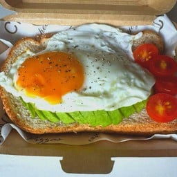 ขนมปังอโวคาโดไข่ดาวเยิ้ม