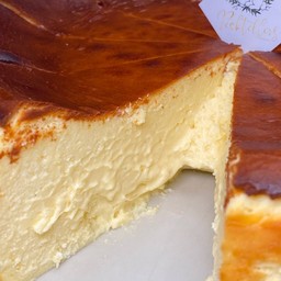 Basque burn Cheesecake  (Vanilla bean)