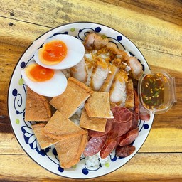 ข้าวหน้าไก่ทอดจัมโบ้