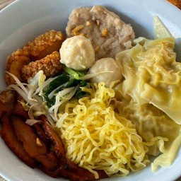 บะหมี่เกี๊ยว คลองสาม
