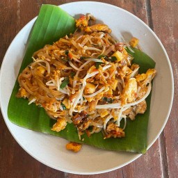 ผัดไทติดปีก สั่งหน่อย อร่อยนะ 🥰
