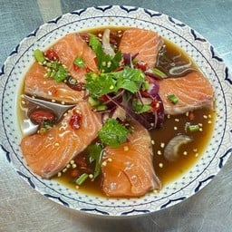 ยำแซลมอน