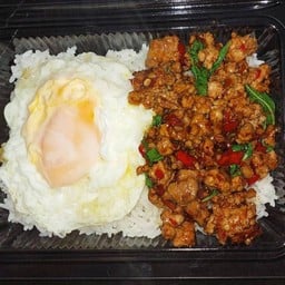 ข้าว+กระเพราหมูสับ+ไข่ดาว