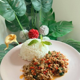 กระเพราหมูสับ