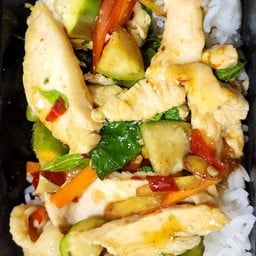 ผัดฉ่าไก่ราดข้าว