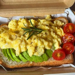 ขนมปังอโวคาโดไข่ข้น