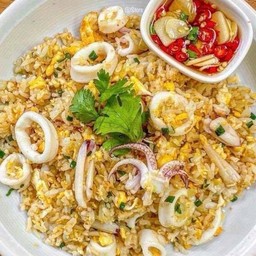 ข้าวผัดปลาหมึก