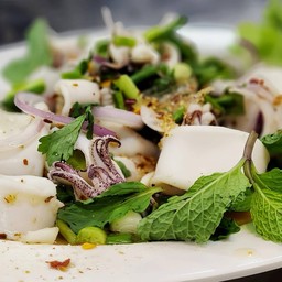 ลาบปลาหมึก