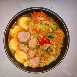 มาม่าต้มยำกุ้งน้ำข้น หมูเด้ง เต้าหู้ไข่ไก่