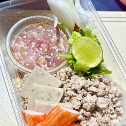 ยำมาม่าหมูสับ