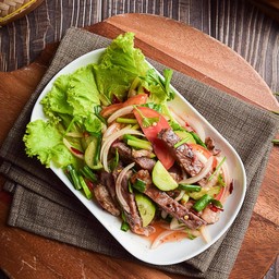 ยำเนื้อย่างแตงกวา