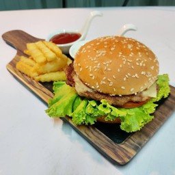 เบอร์เกอร์หมู+เฟรนซ์ฟราย