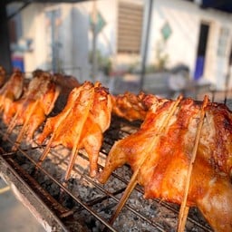 ไก่ 2 ตัว