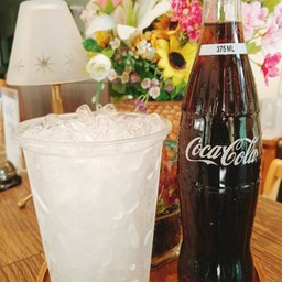 น้ำโคคาโคล่าโค้ก