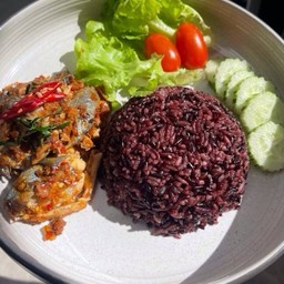ข้าวไรซ์เบอร์รี่ฉู่ฉี่ปลาทู